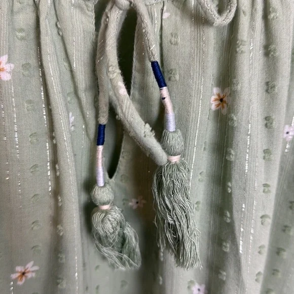 STYLE & CO Green Cotton Metallic ThreadTassel-Tie Peasant Top - Picture 5 of 7